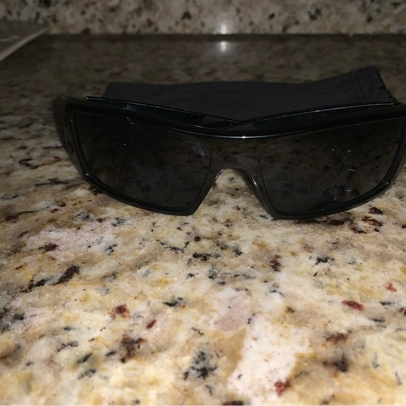 Oakley sunglasses for men - Picture 3 of 5